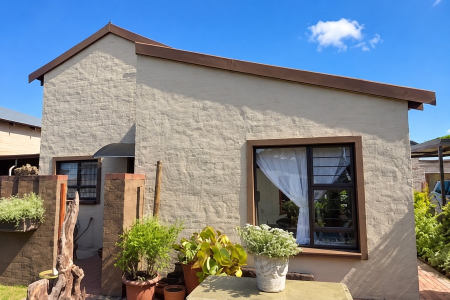 2 Bedroom Property for Sale in Waterval East North West